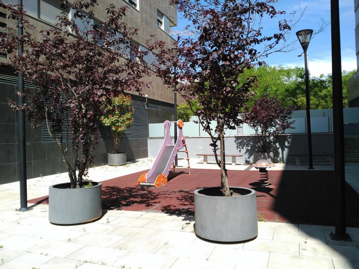 Stylish Flat, 2 Bathrooms And Swimming Pool, Next To The Beach! Sant Adrià de Besòs Exteriör bild